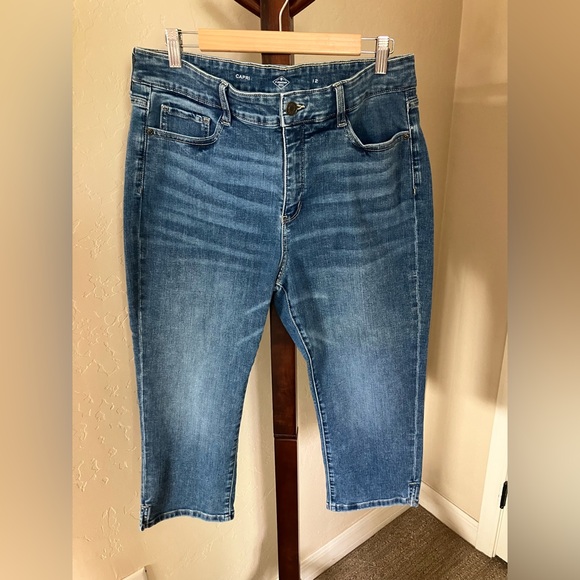 St. John's Bay Denim Capris-Medium Wash. Size 12. 5-pockets w/side slit at hem. - Picture 2 of 5